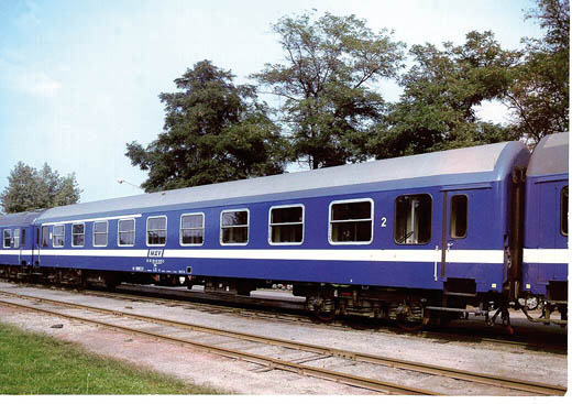 Passenger car 1st/2nd class type Y in early livery<br /><a href='images/pictures/Sachsenmodelle/74737.jpg' target='_blank'>Full size image</a>